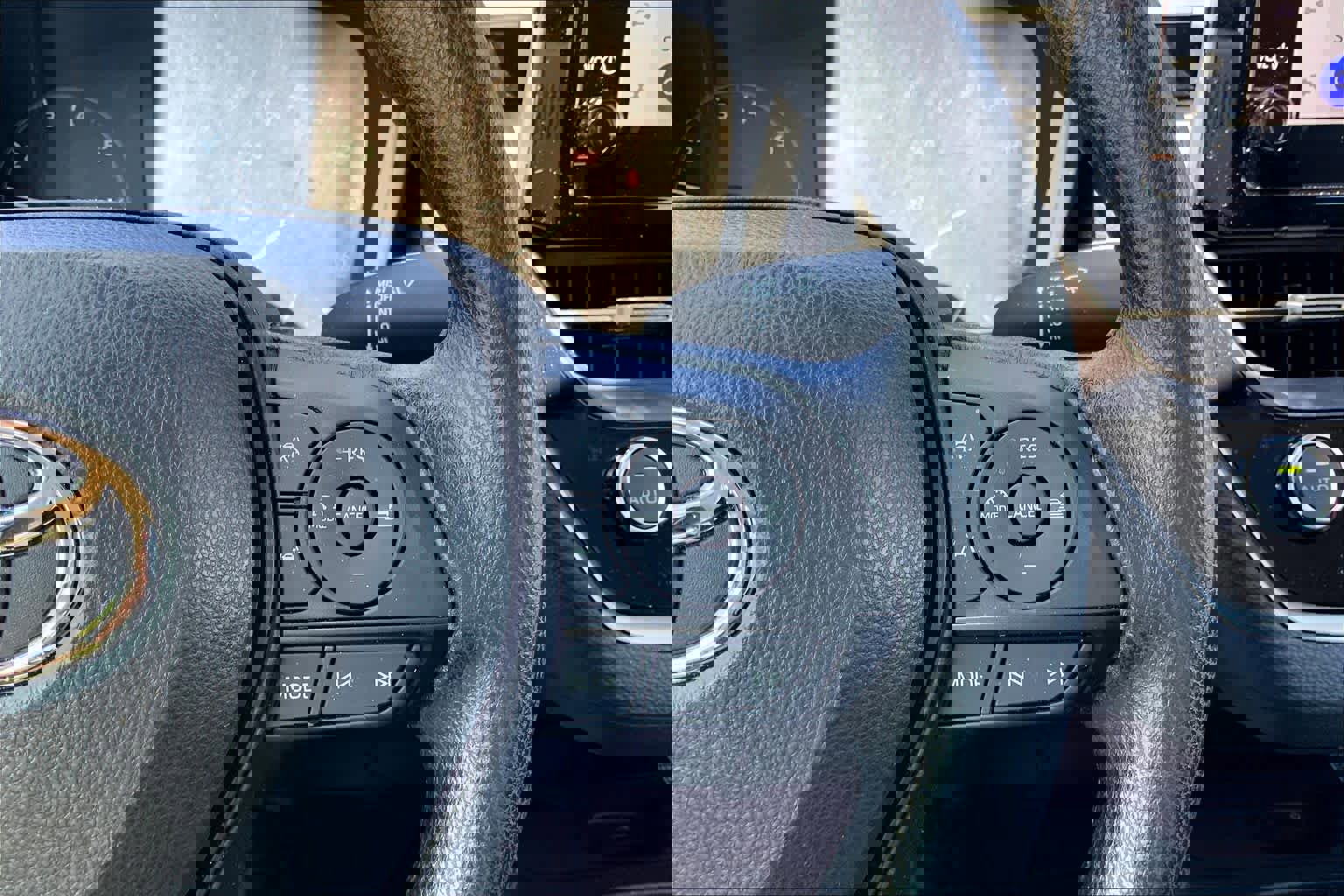 Used 2025 Toyota Corolla LE w/ LE Premium Package image 24