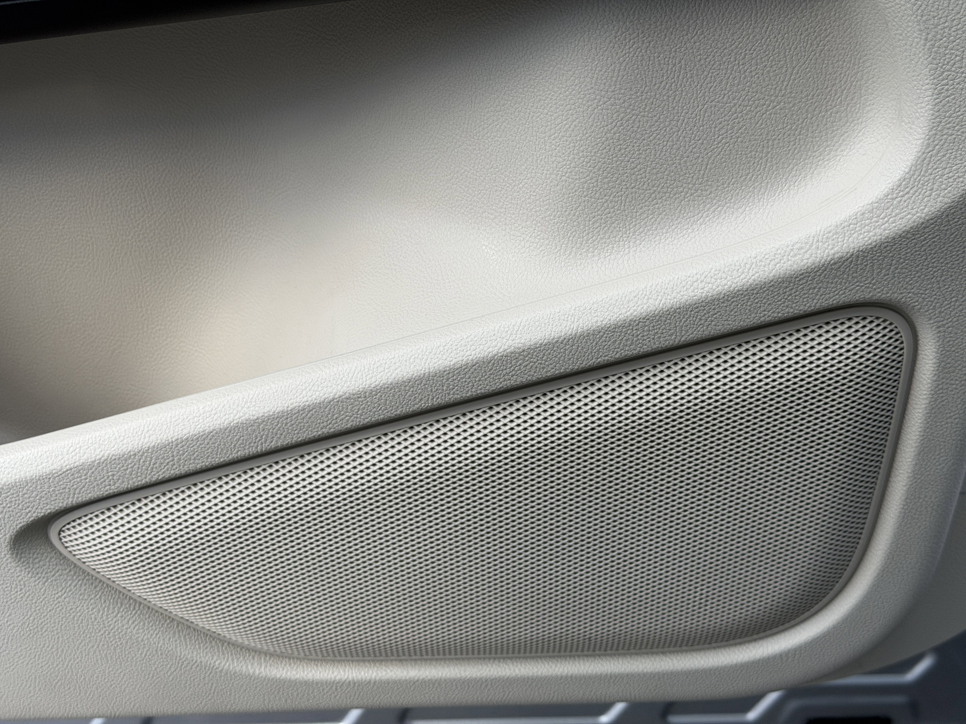 Used 2019 Lincoln MKC Select w/ Select Plus Package image 19