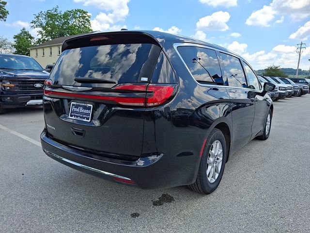 Used 2024 Chrysler Pacifica Touring-L FWD image 15