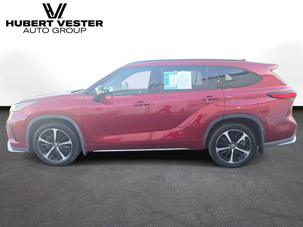 Used 2021 Toyota Highlander XSE FWD image 1