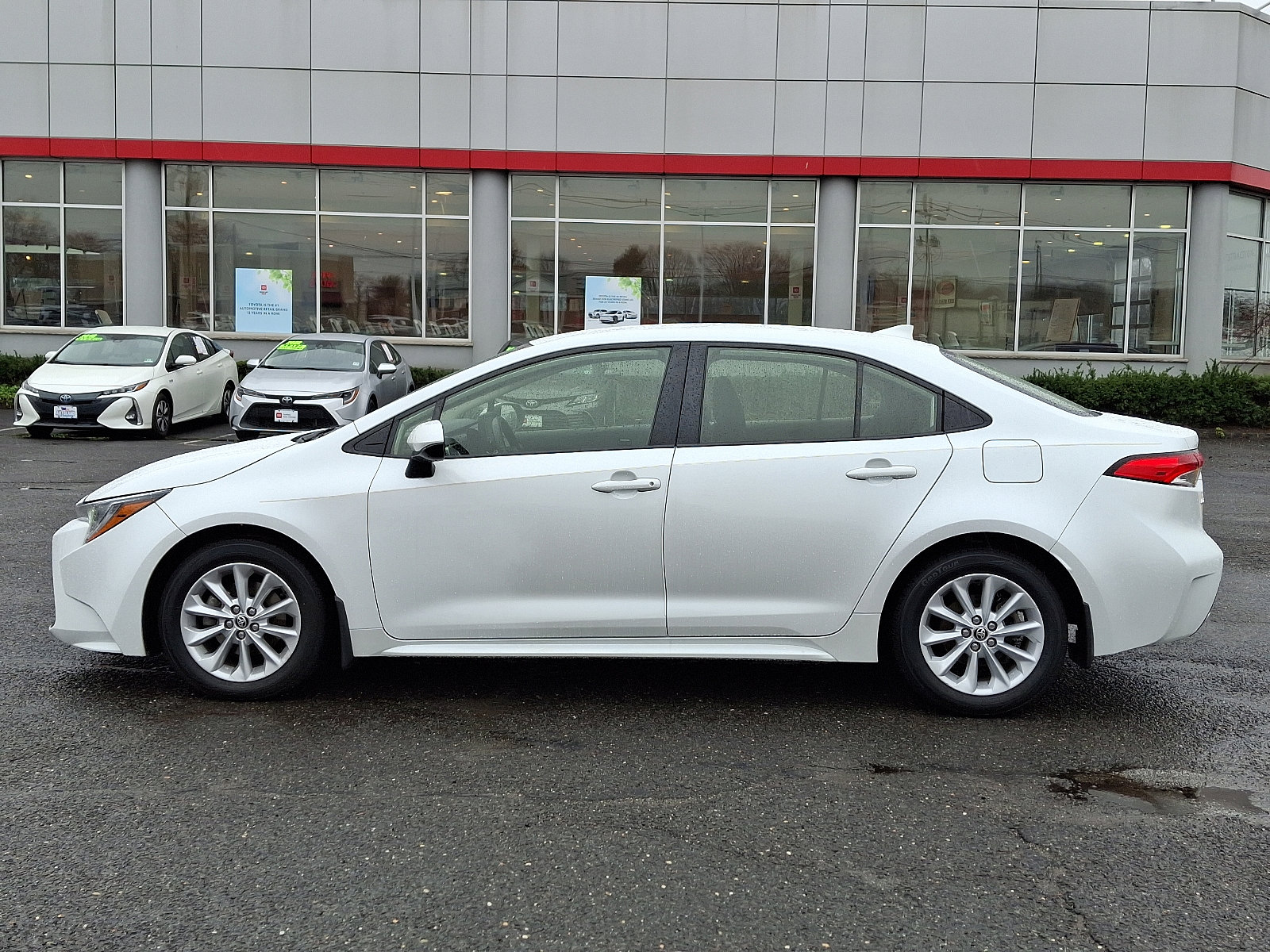 Certified 2022 Toyota Corolla LE w/ LE Convenience Package image 4