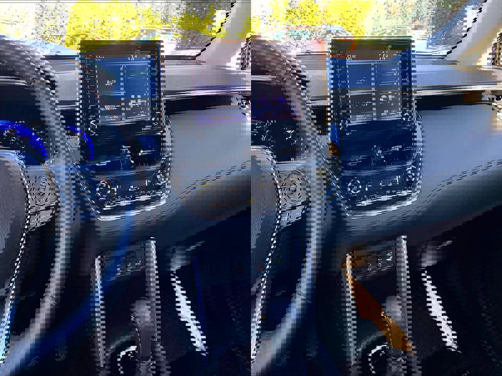 Used 2022 Toyota Corolla Cross XLE w/ Convenience Package image 18