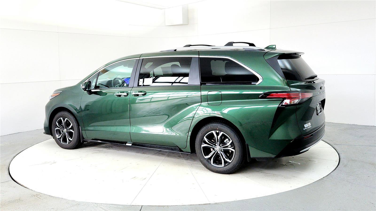 New 2026 Toyota Sienna Platinum image 4