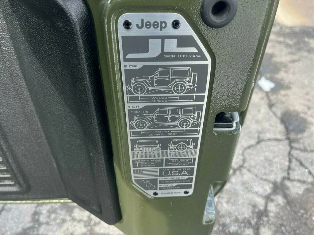 Used 2024 Jeep Wrangler Unlimited Sahara w/ Dual Top Group image 43