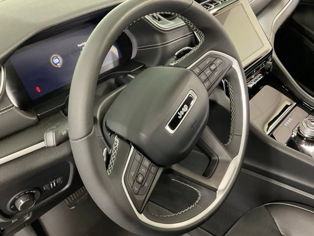 Used 2023 Jeep Grand Cherokee Altitude AWD/4WD image 23