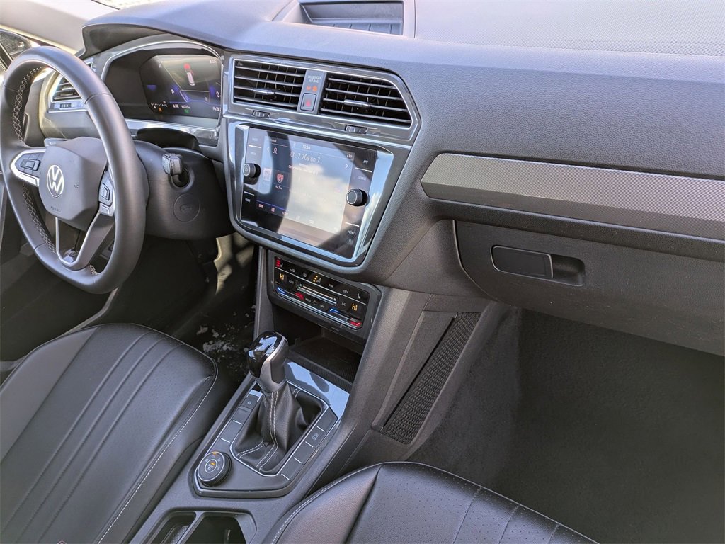 Used 2024 Volkswagen Tiguan SE image 36