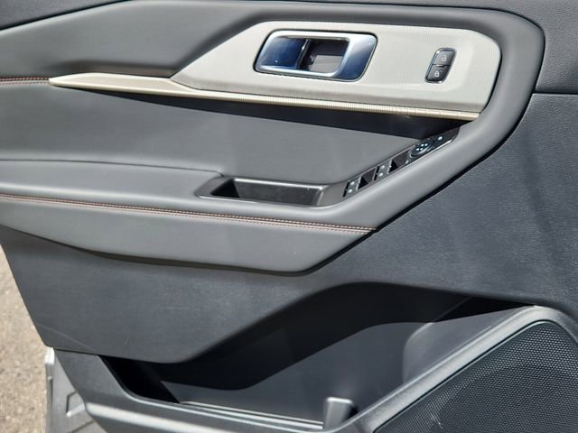 Used 2026 Ford Explorer Active w/ Active Comfort Package image 7