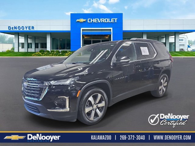 Used 2023 Chevrolet Traverse LT w/ LT Premium Package AWD/4WD image 1