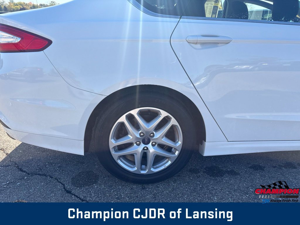 Used 2015 Ford Fusion SE FWD image 31