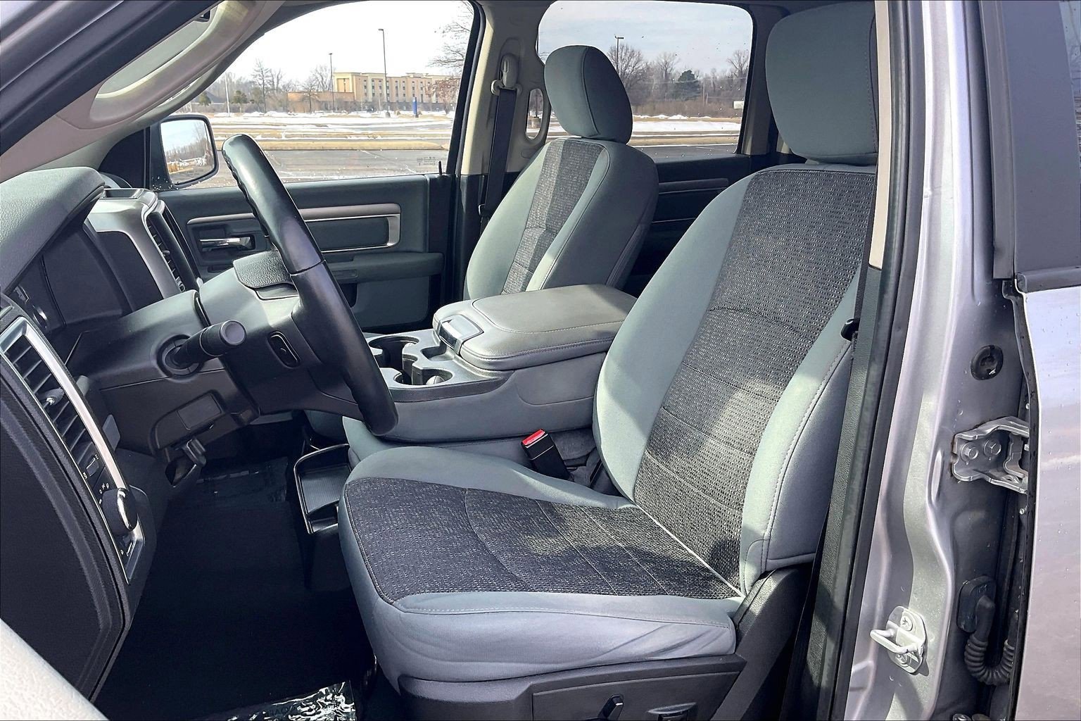 Used 2019 RAM 1500 Classic SLT w/ Luxury Group image 7
