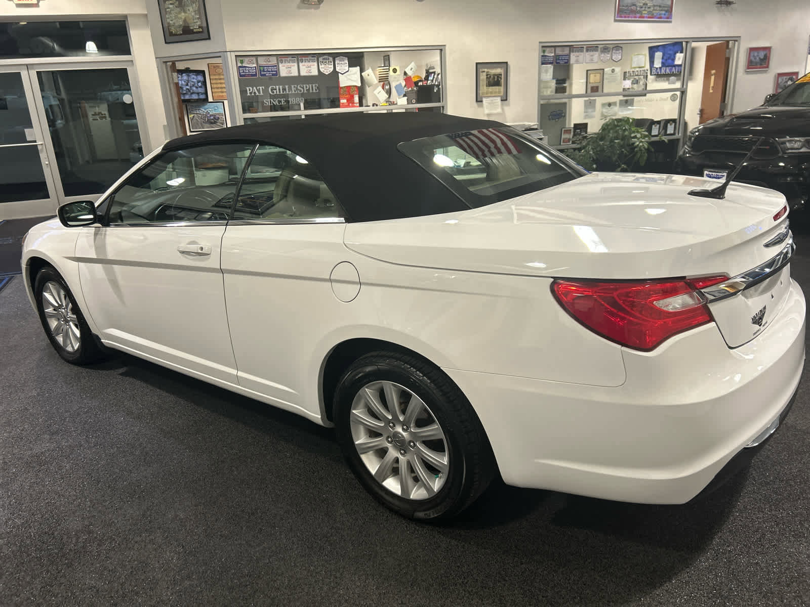 Used 2011 Chrysler 200 Touring w/ Cold Weather Group image 6