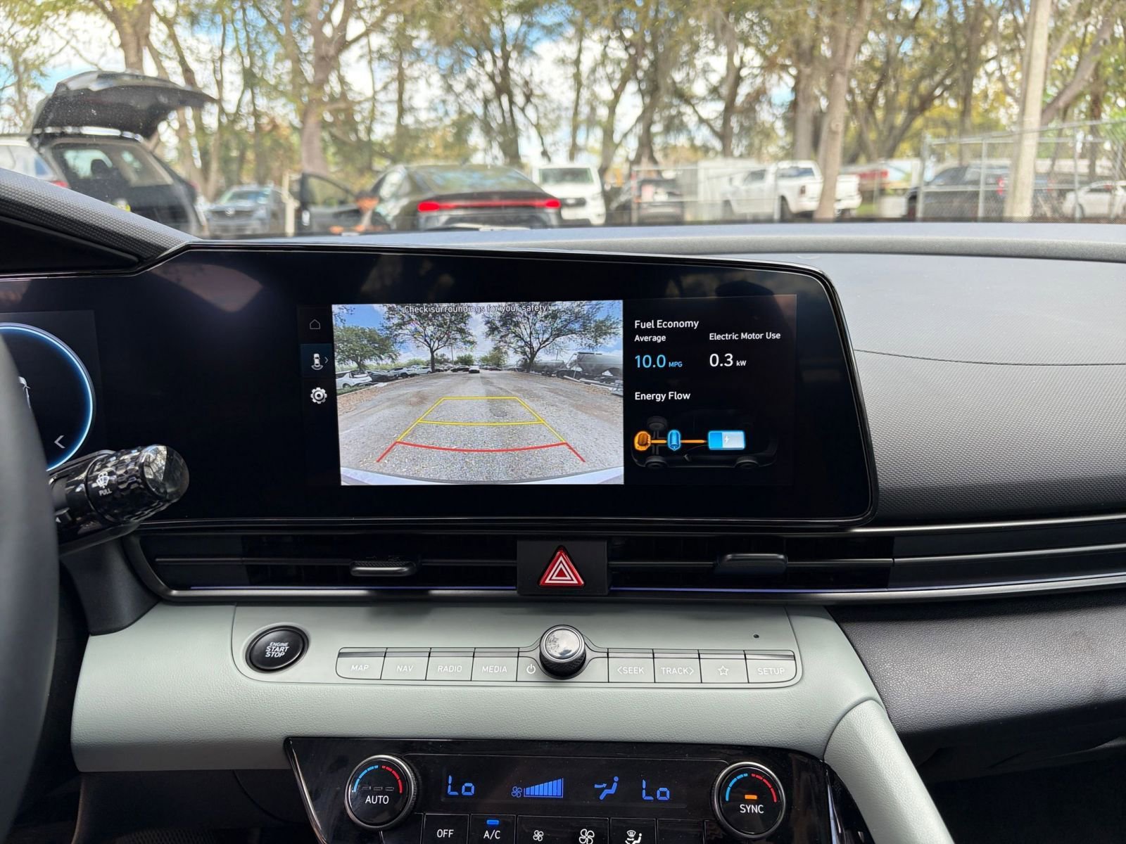 Used 2025 Hyundai Elantra Limited FWD image 25