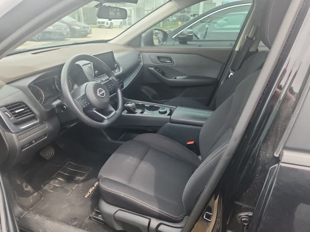 Used 2023 Nissan Rogue S AWD/4WD image 11