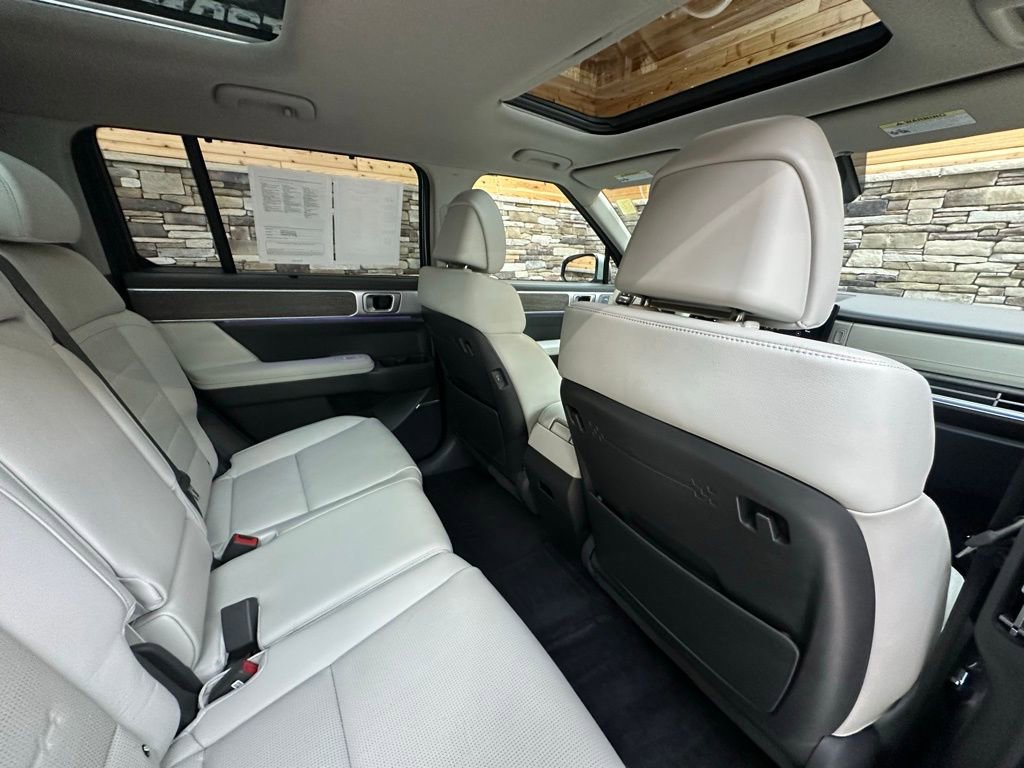 Used 2024 Hyundai Santa Fe Limited image 31