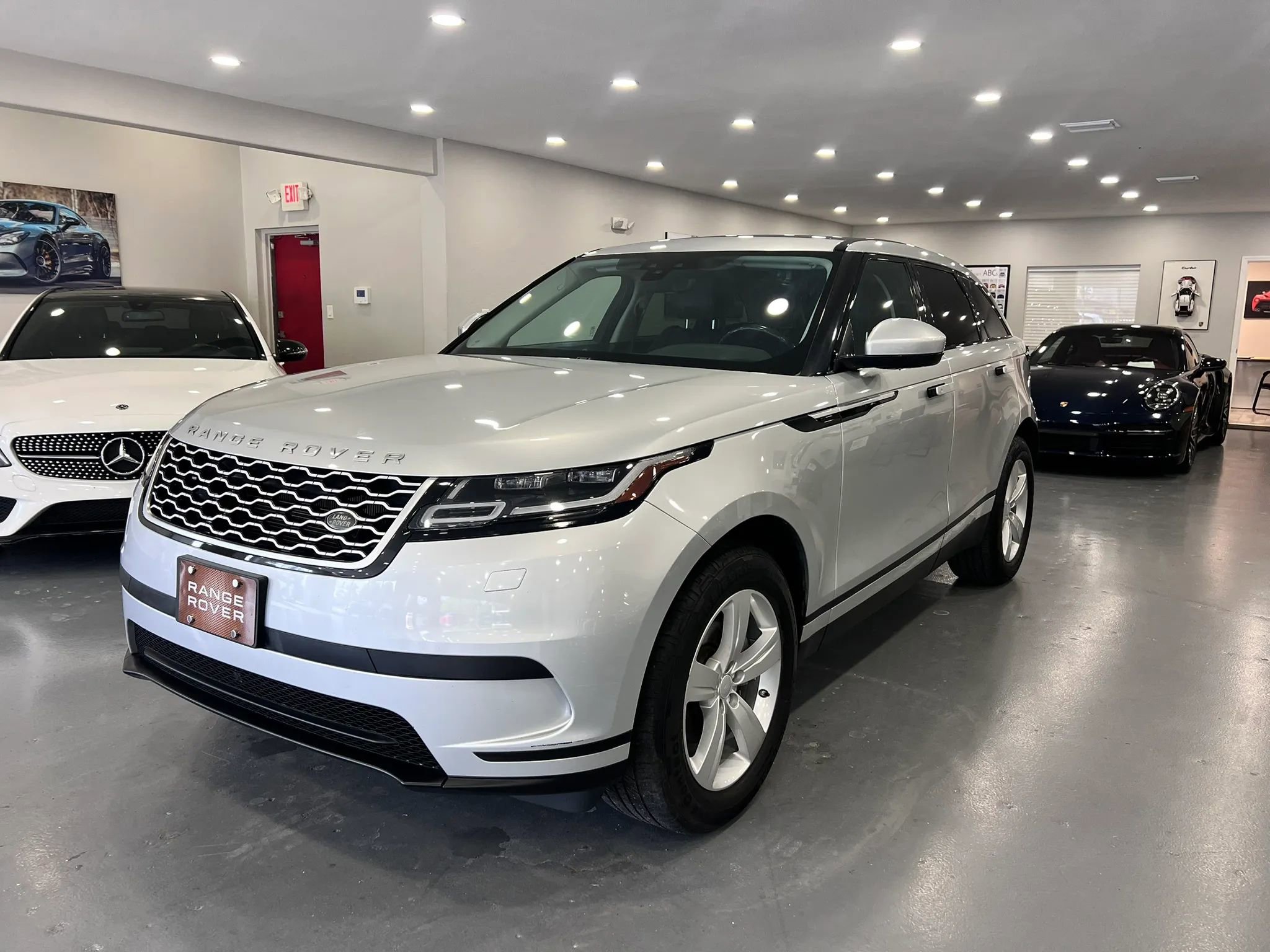 Used 2018 Land Rover Range Rover Velar S AWD/4WD image 3