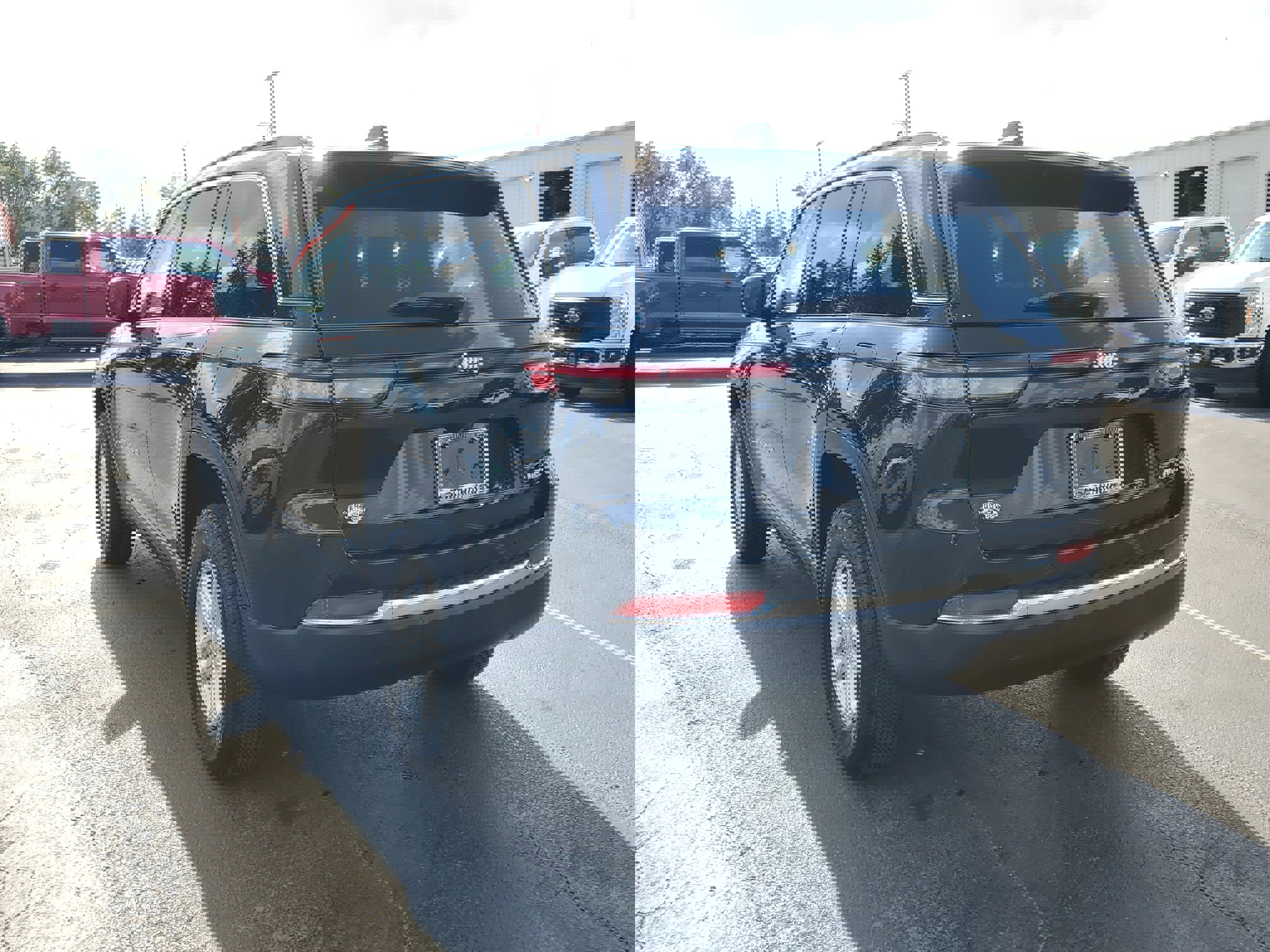 Used 2025 Jeep Grand Cherokee Laredo image 7