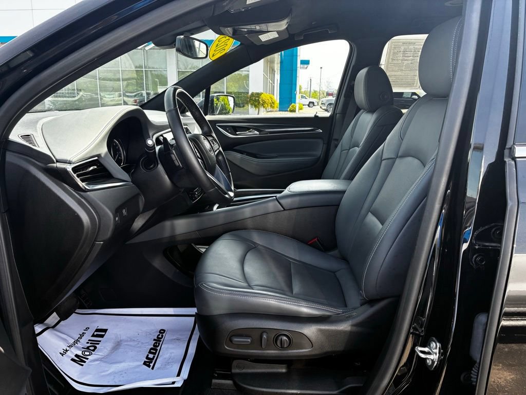 Used 2023 Buick Enclave Essence AWD/4WD image 7