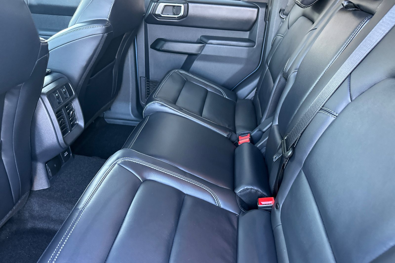 New 2025 Ford Bronco Outer Banks w/ Sasquatch Package image 12