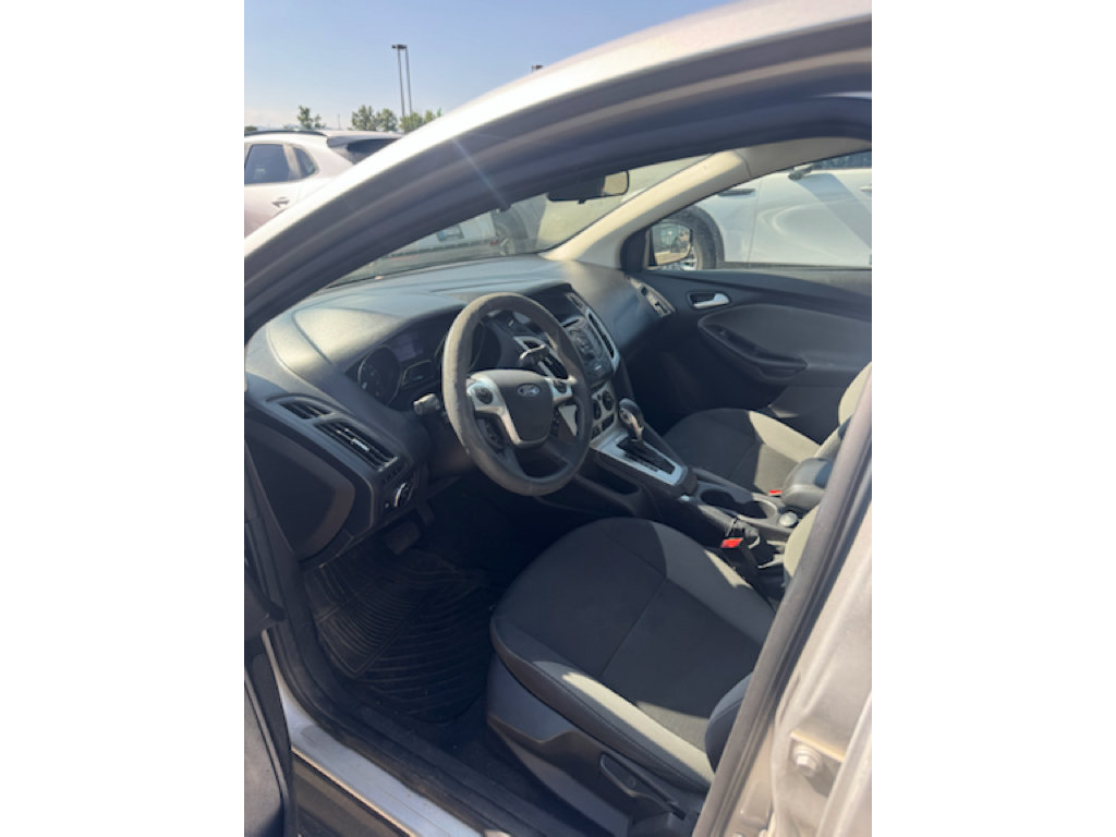 Used 2013 Ford Focus SE FWD image 2