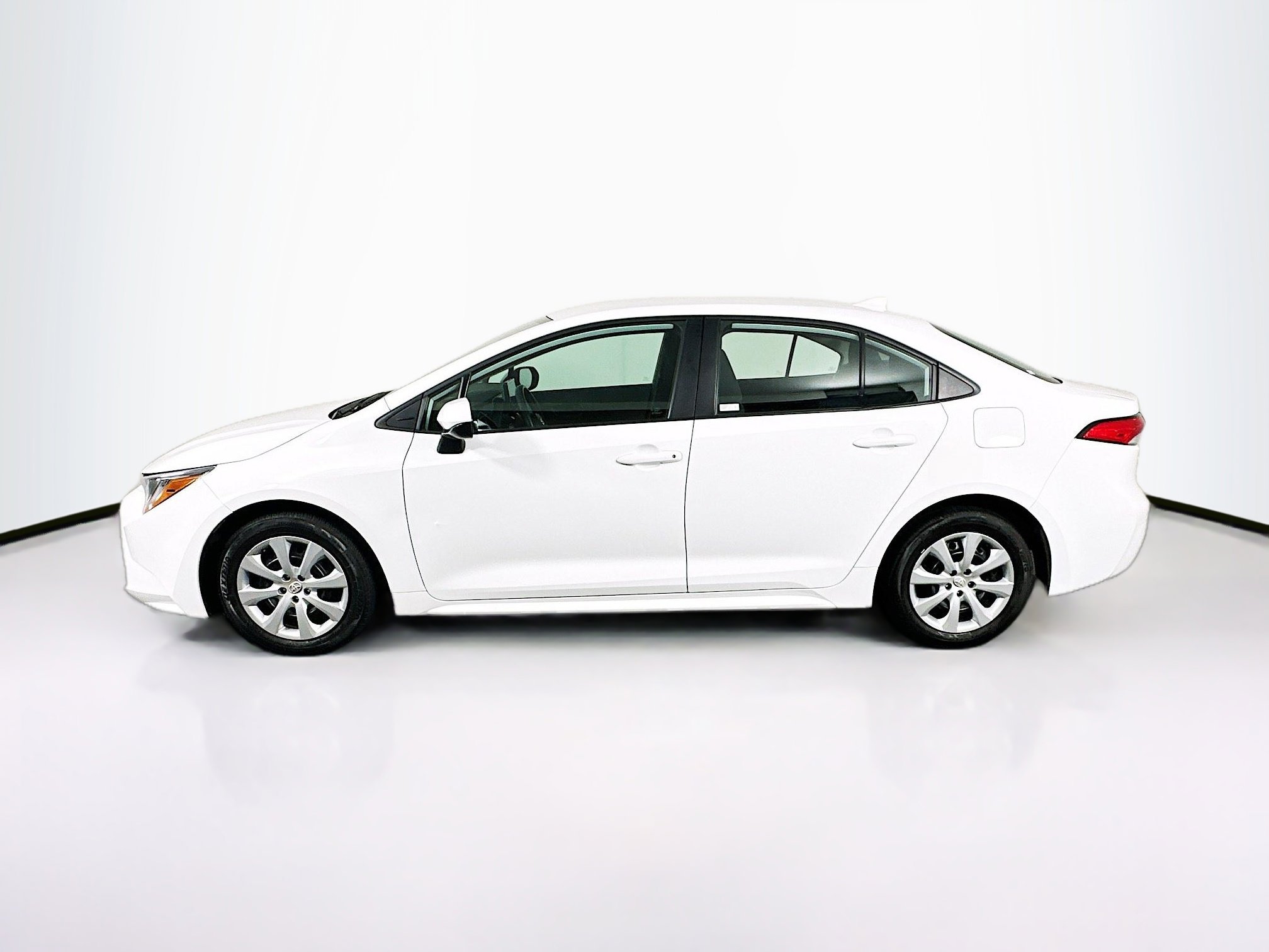 Used 2023 Toyota Corolla LE image 4