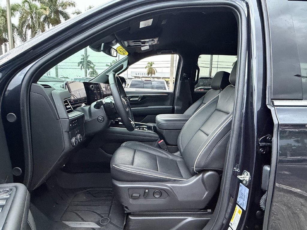 Used 2025 Chevrolet Tahoe Premier RWD image 9