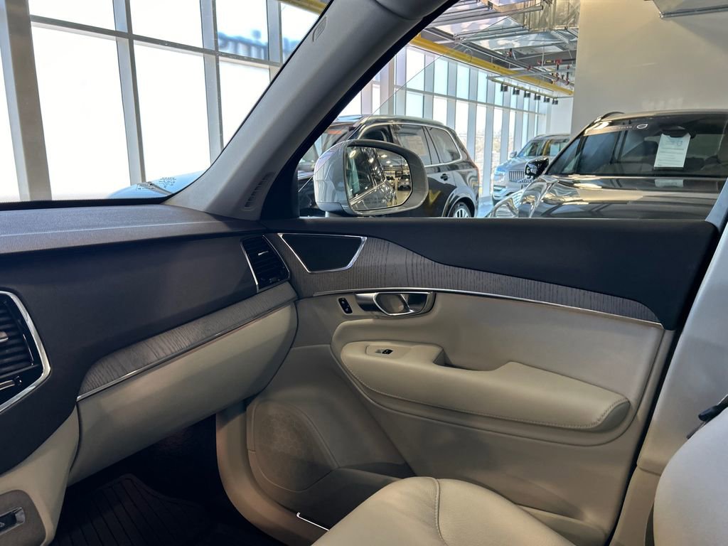 Used 2025 Volvo XC90 B6 Plus w/ Protection Package Premier image 24