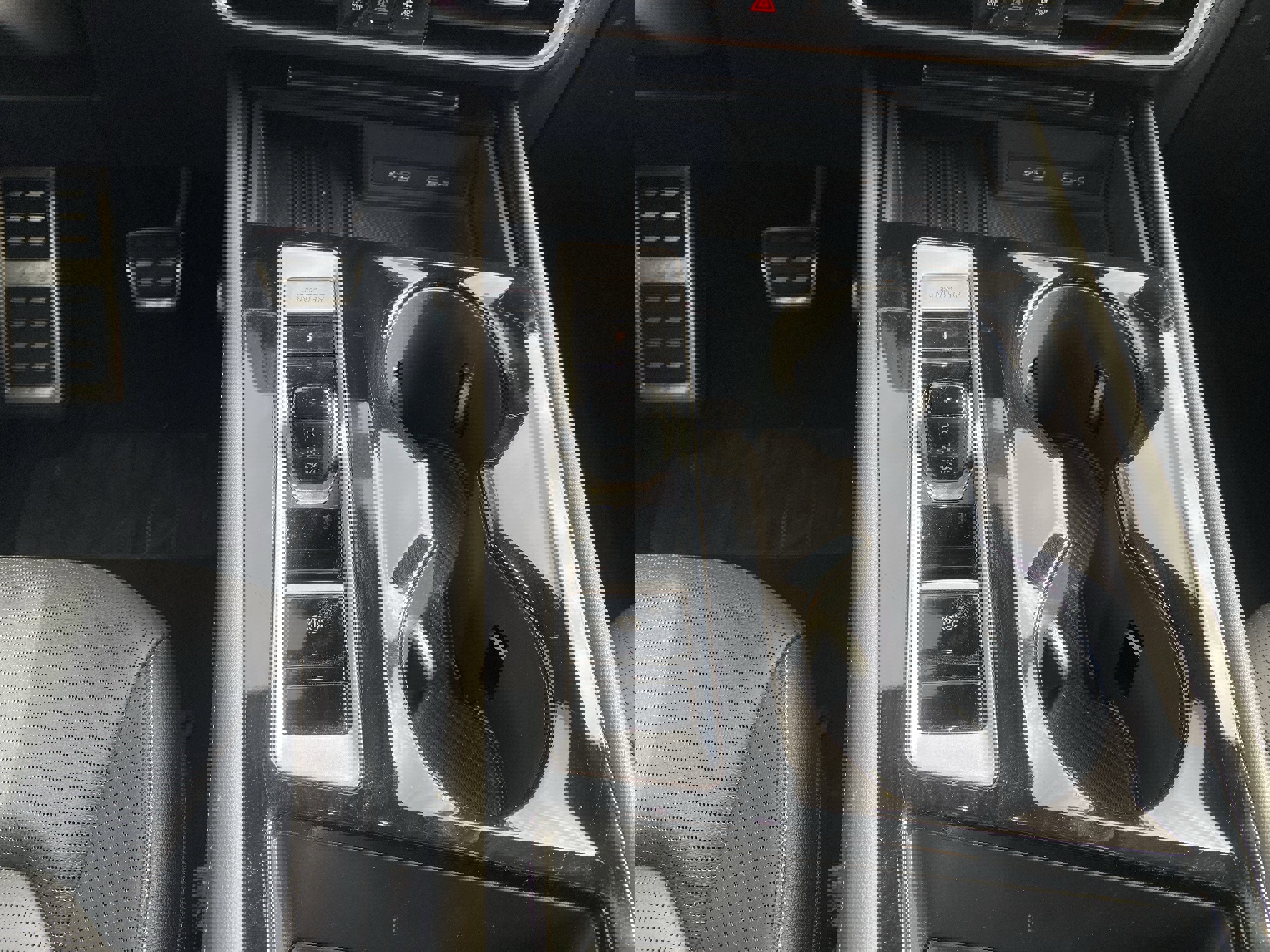 Used 2025 Volkswagen Atlas Cross Sport SEL R-Line image 23