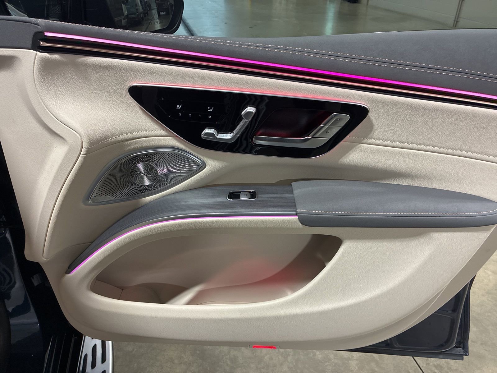 Used 2025 Mercedes-Benz EQS 450+ 4MATIC SUV image 21