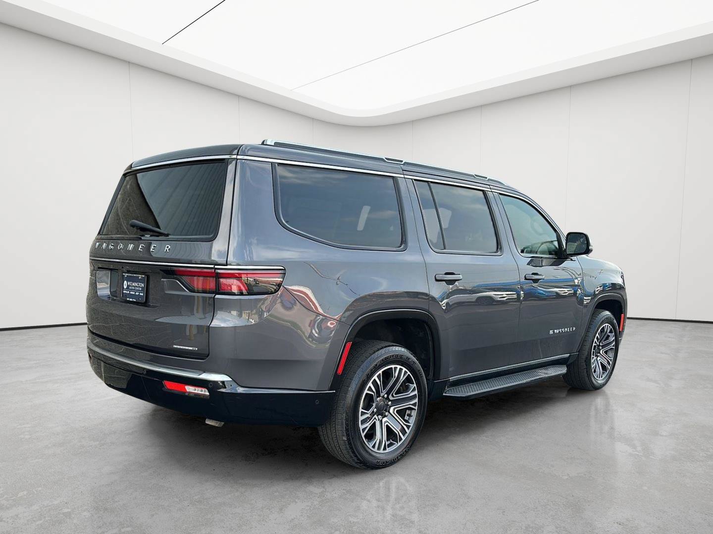 Used 2022 Jeep Wagoneer Series III w/ Convenience Group I AWD/4WD image 2