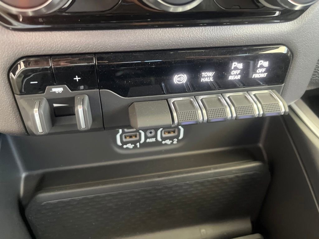 New 2022 RAM 2500 Big Horn w/ Level C Equiment Group image 45