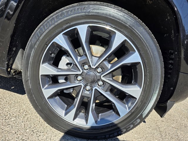 Used 2023 Jeep Grand Cherokee Overland w/ Luxury Tech Group IV image 3