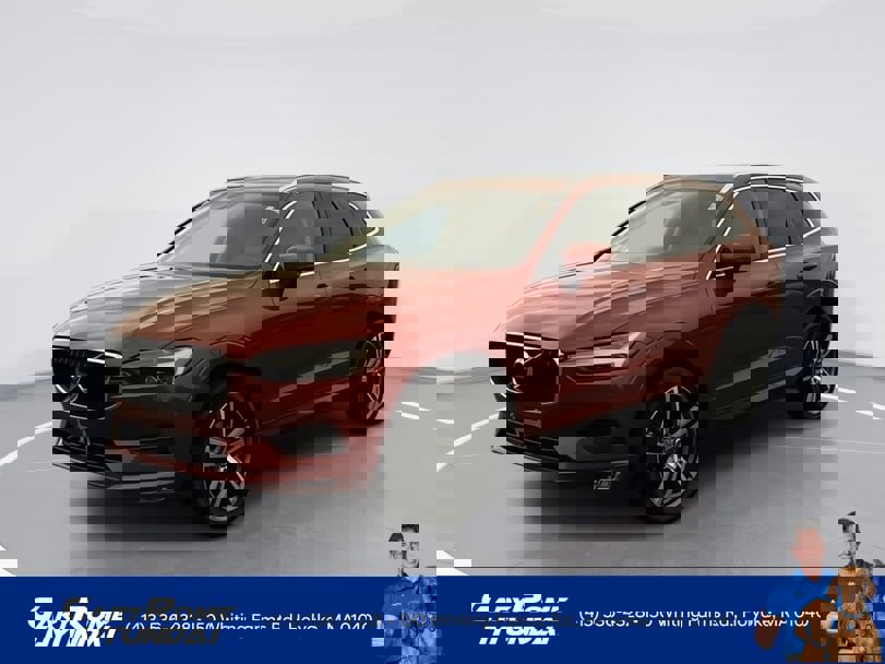 Used 2021 Volvo XC60 T6 Momentum w/ Premium Package image 1