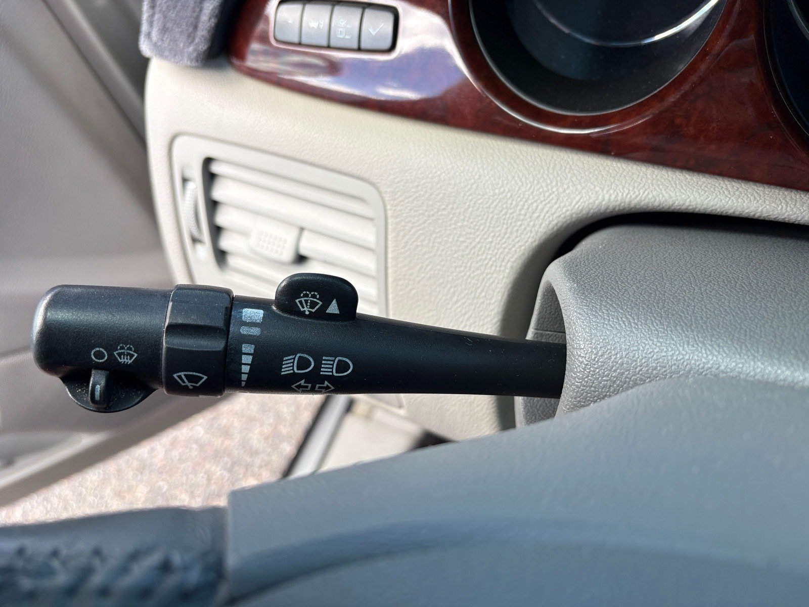 Used 2007 Buick Lucerne CXL FWD image 20