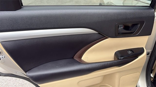 Used 2016 Toyota Highlander Plus image 25