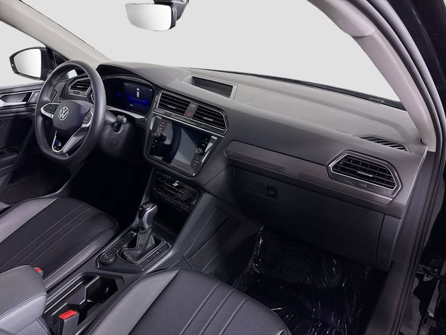 Certified 2023 Volkswagen Tiguan SE w/ Panoramic Sunroof Package AWD/4WD image 33