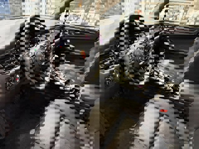 Used 2025 Porsche Macan image 23