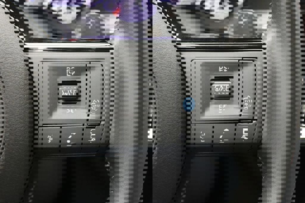 Used 2024 Nissan Pathfinder SL w/ Black Appearance Package image 19