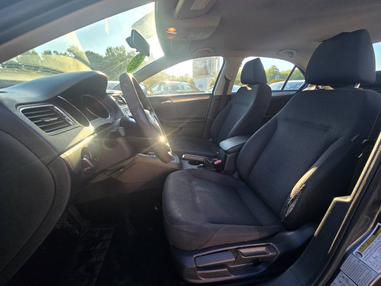 Used 2015 Volkswagen Jetta SE FWD image 18