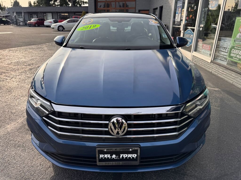 Used 2019 Volkswagen Jetta SE image 2