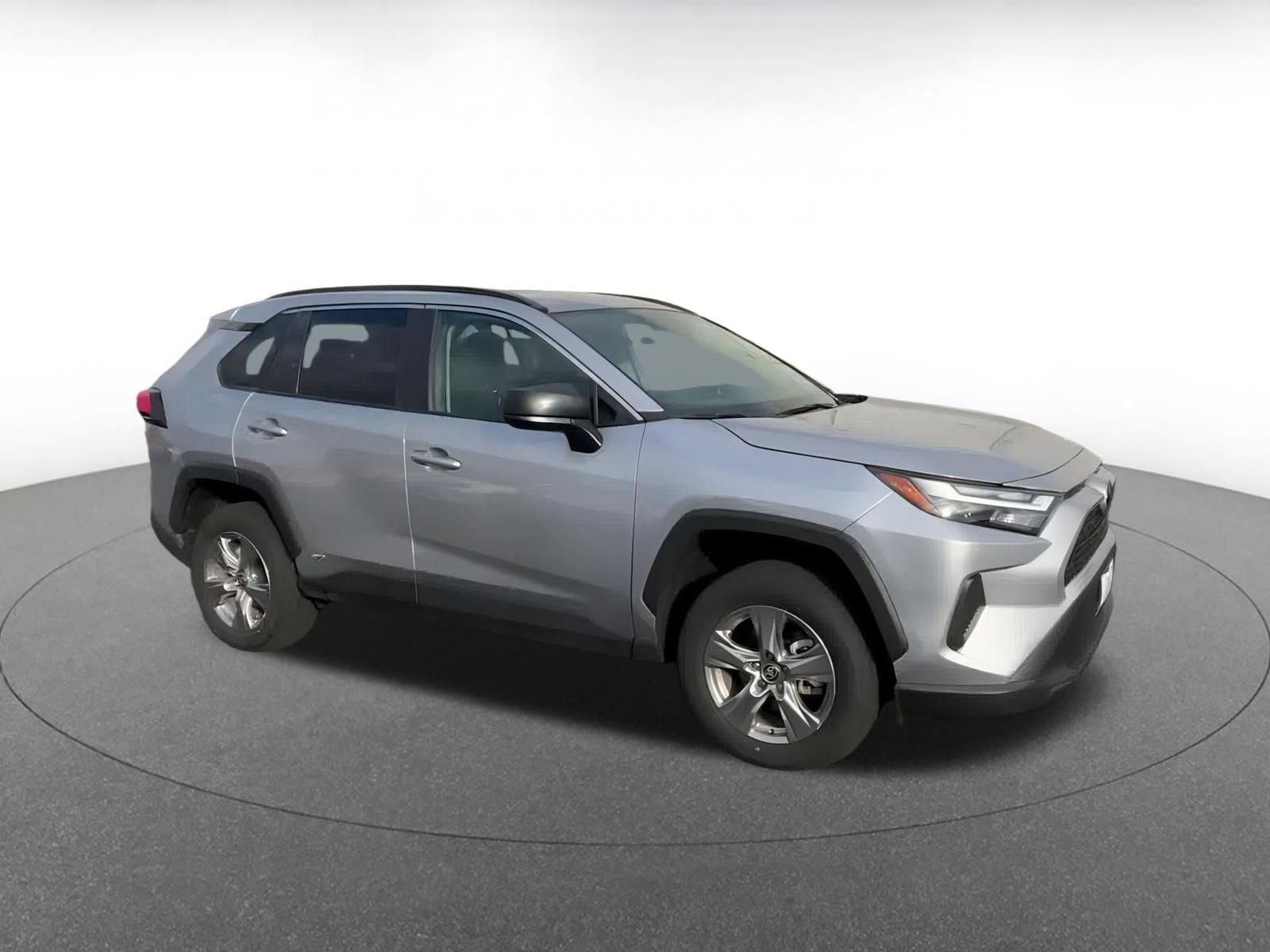 Used 2025 Toyota RAV4 LE video 2