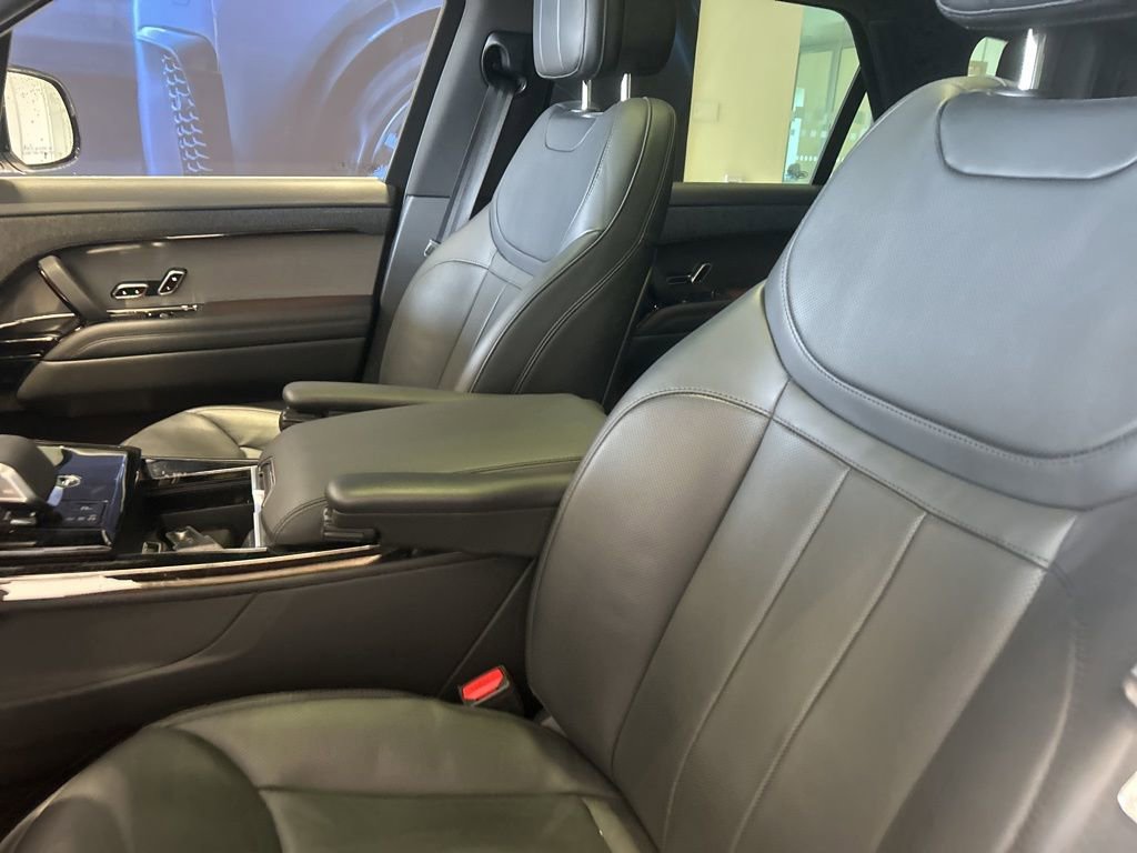 Used 2024 Land Rover Range Rover Sport Dynamic SE image 3