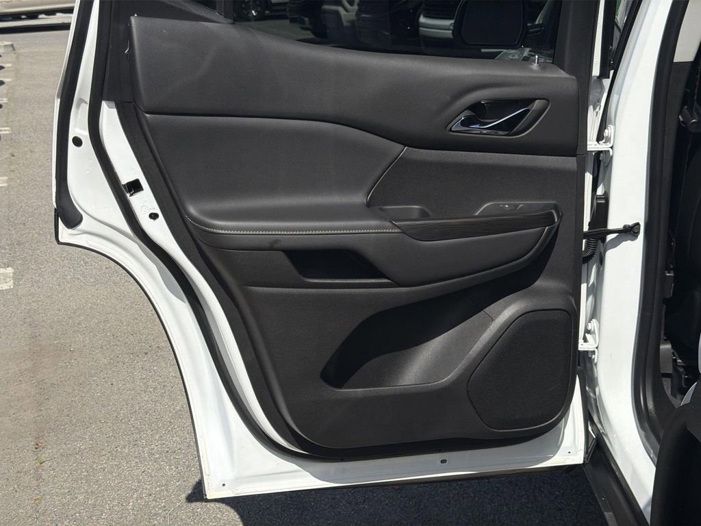 Used 2023 GMC Acadia SLT w/ Preferred Package image 22