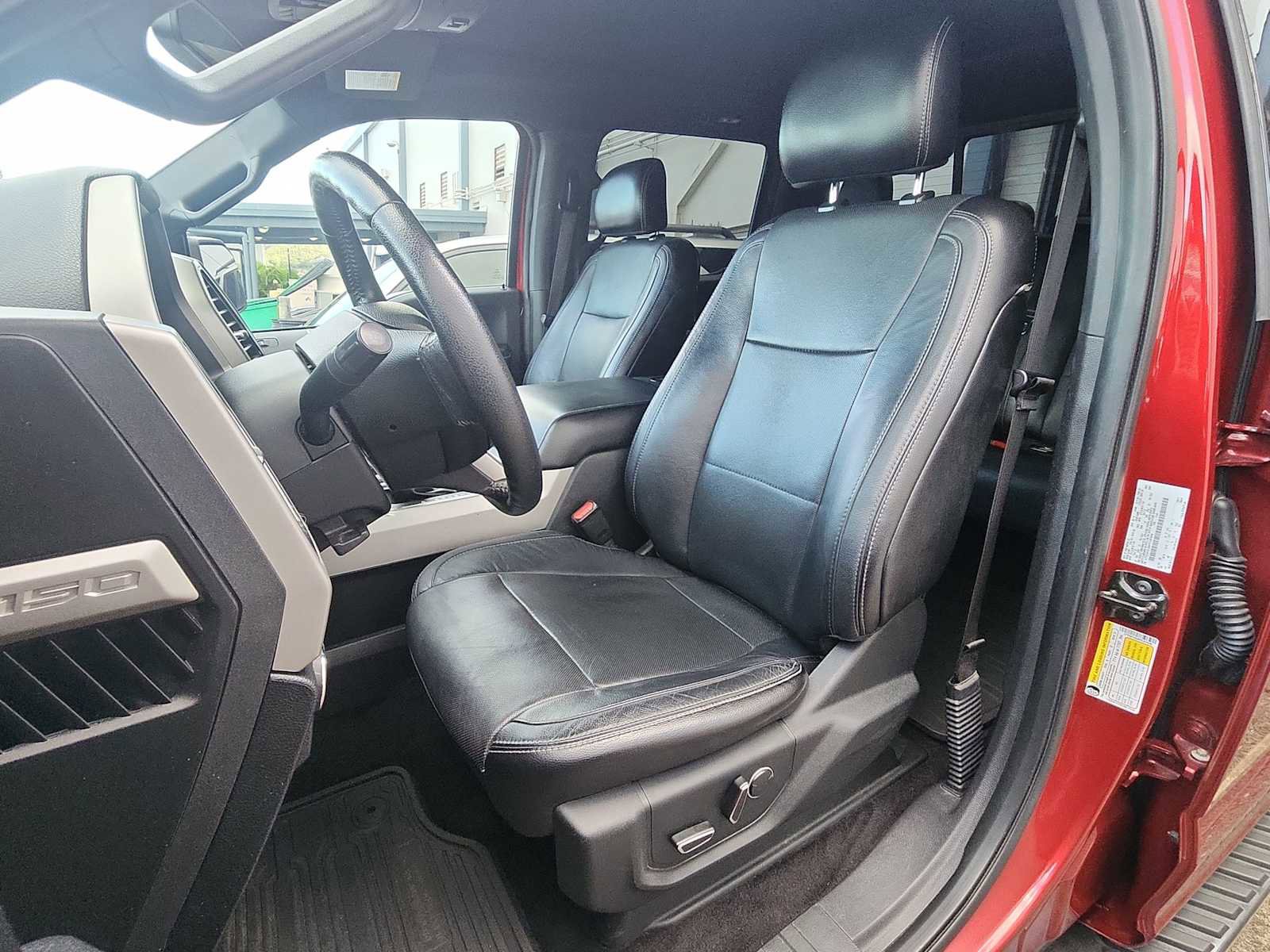 Used 2015 Ford F150 Lariat AWD/4WD image 12