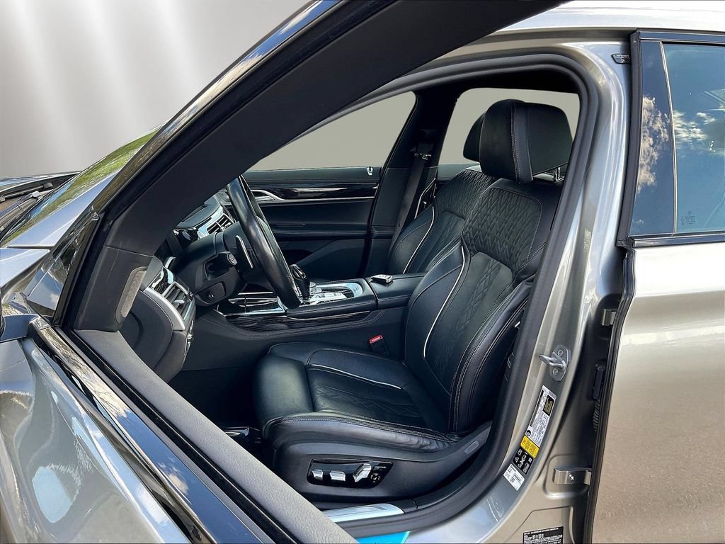 Used 2022 BMW 750Li xDrive AWD/4WD image 21