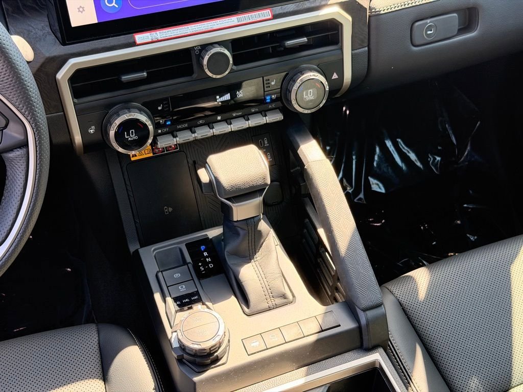 Used 2025 Toyota Tacoma Limited AWD/4WD image 20