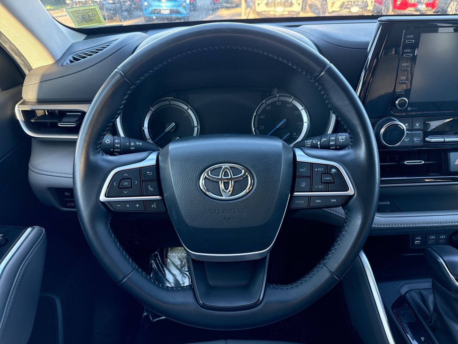 Used 2022 Toyota Highlander XLE AWD/4WD image 16