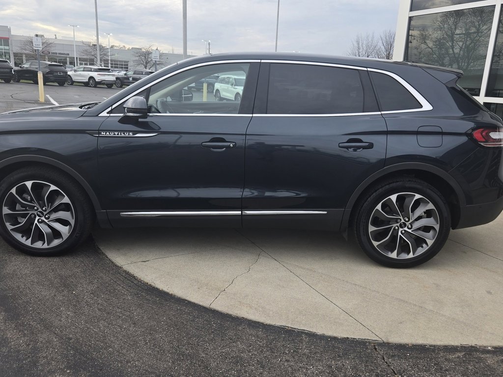 Certified 2023 Lincoln Nautilus Reserve image 4