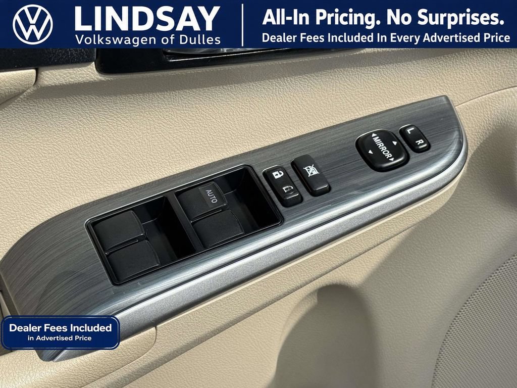 Used 2012 Toyota Camry XLE w/ Leather Pkg FWD image 10