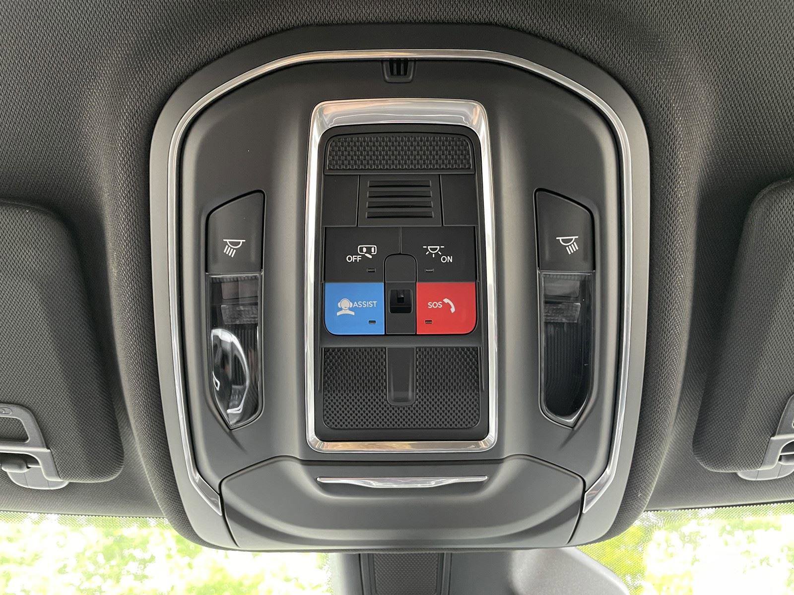 Used 2025 Jeep Grand Cherokee Laredo AWD/4WD image 31