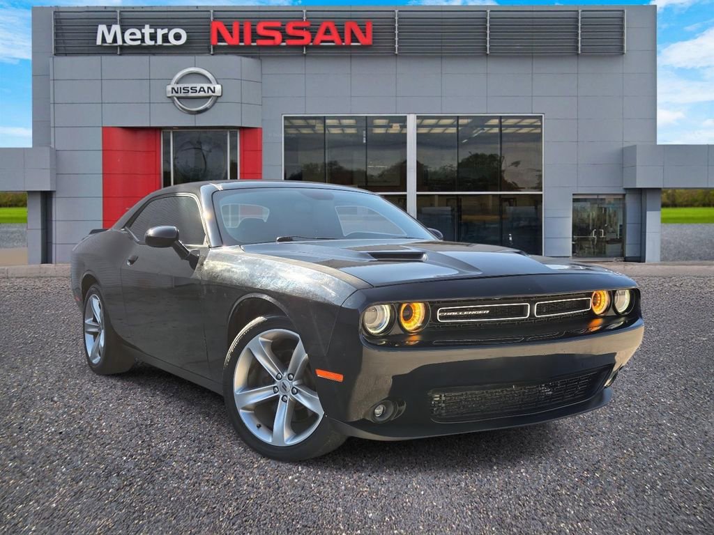 Used 2018 Dodge Challenger R/T image 1